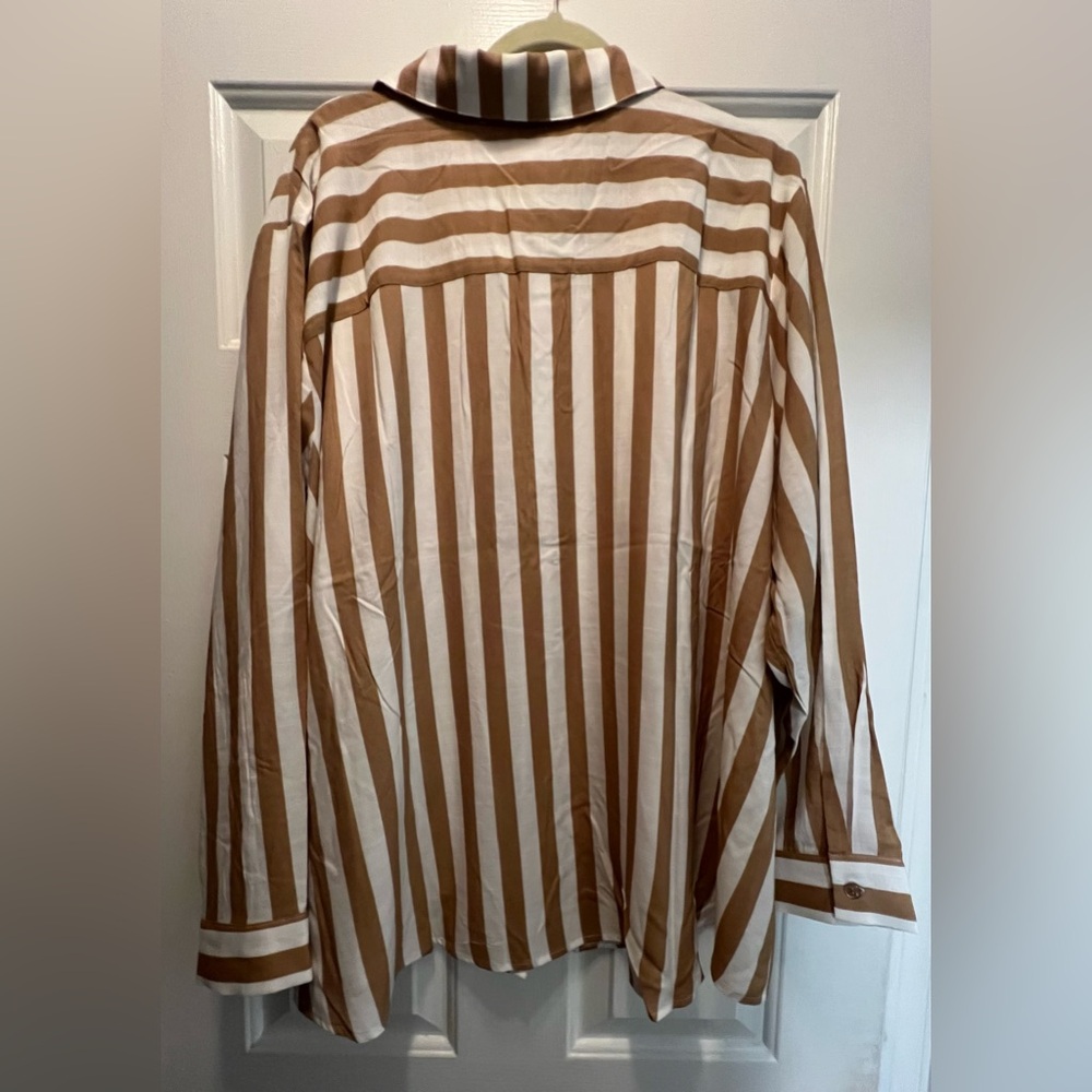 NWT- NY Collection long sleeve button down striped blouse in size 3X. - Picture 2 of 3